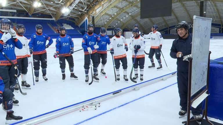 Подготовка на льду к крупным соревнованиям началась у хоккеистов "Байкал-Энергии" в Иркутске