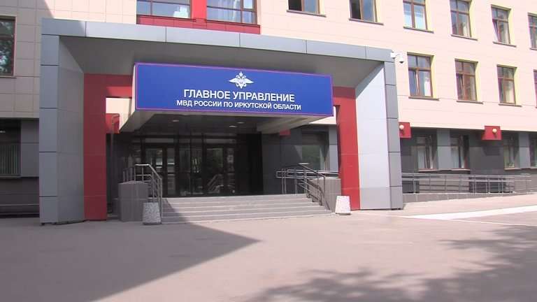 Попытка похищения? Мужчину в центре Иркутска пытались насильно усадить в автомобиль