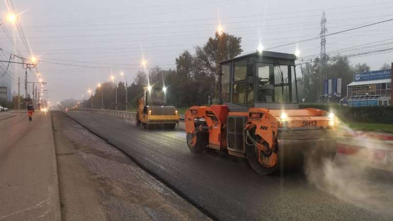 430 тонн асфальт уложили за ночь на Байкальской в Иркутске