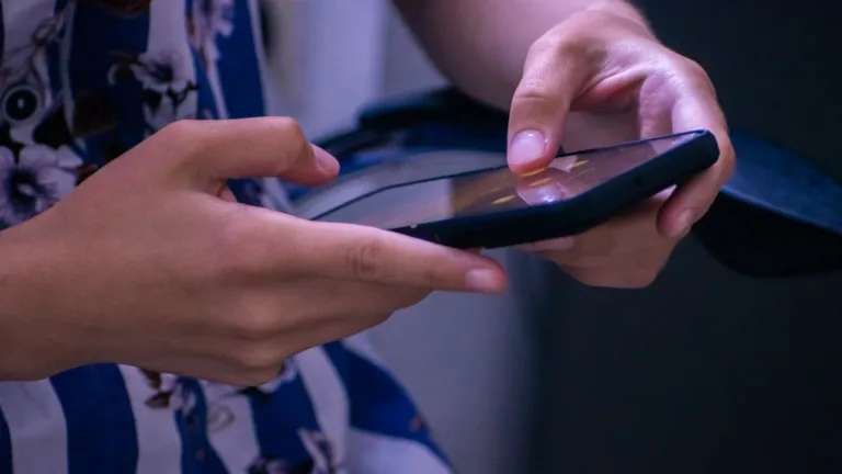 Мошенник под видом юриста обманул иркутянку на 2 млн рублей