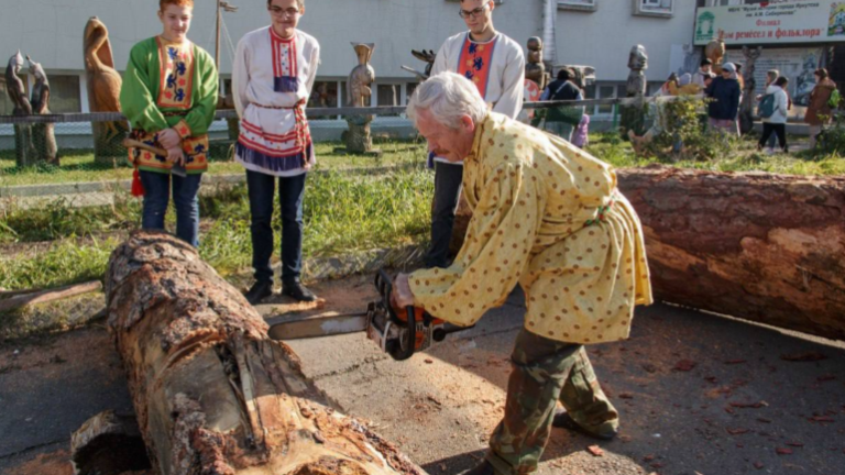 Фестиваль художественных изделий из дерева начался в Иркутске