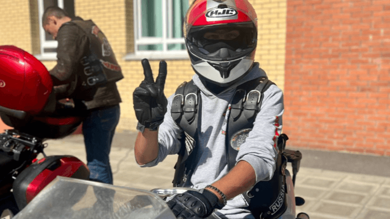 Байкеры рассказали иркутским школьникам о важности мотошлема