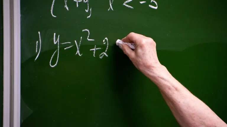 Почти 3,2 млн рублей выманили мошенники у педагогов из Иркутской области