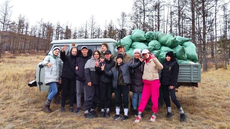 150 мешков мусора собрали волонтёры в Ольхонском районе