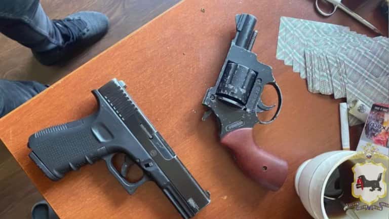 Стрельбой из травматического пистолета закончился мальчишник в Иркутске