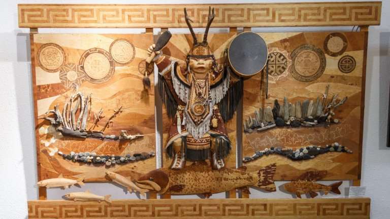 Панно-триптих, получившее гран-при международного фестиваля, представили на выставке в Иркутске