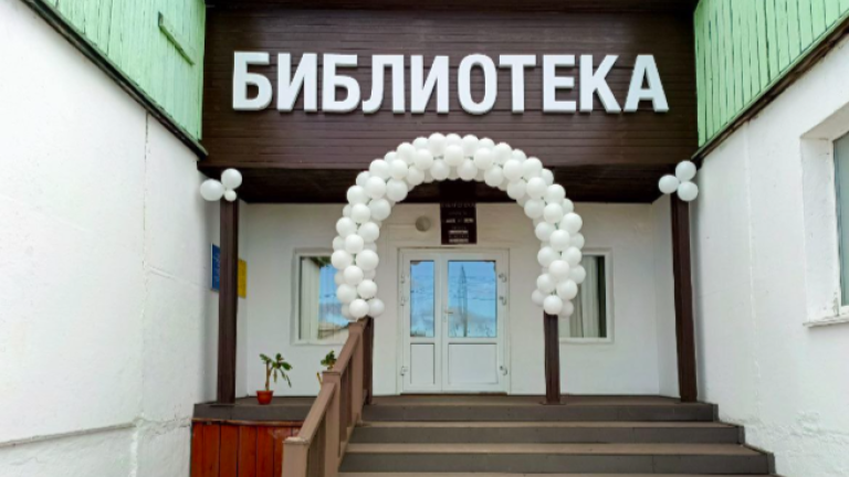 В селе Баяндай за 15 млн рублей отремонтировали библиотеку