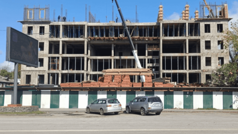 15% работ выполнено на строительстве поликлиники №15 в Иркутске