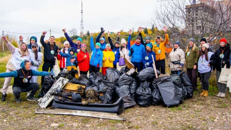 402 кг мусора собрали на чемпионате по плоггингу в Иркутске