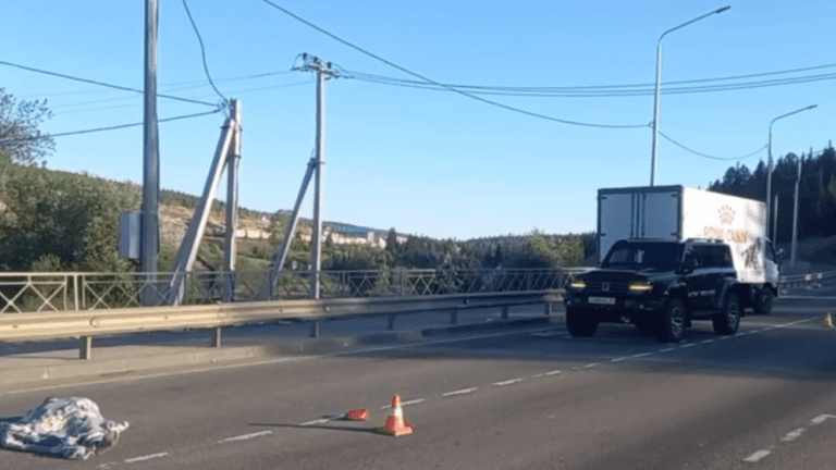 Грузовик сбил насмерть пешехода и повредил внедорожник в Нижнеилимском районе