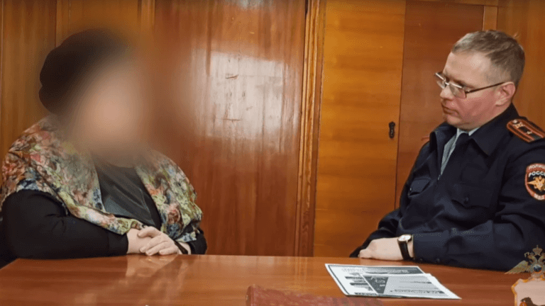 В Иркутской области сотрудница банка спасла пенсионерку от мошенников