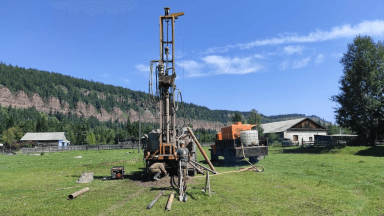 Бурение скважины питьевой воды начали в селе Шаманка Шелеховского района