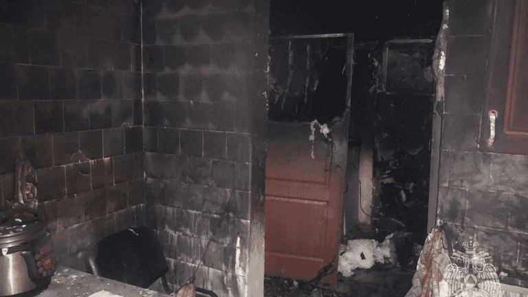 Два жителя Ангарска пострадали ночью при пожаре