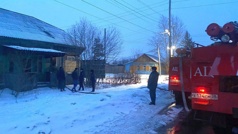 В Тайшете горело заброшенное здание на улице Ленина