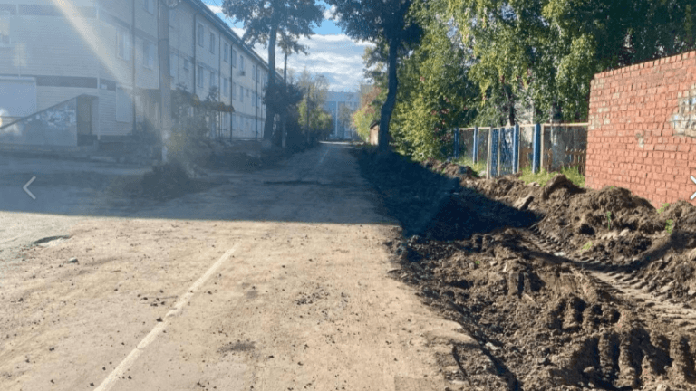 Из-за недобросовестных подрядчиков ремонтировать дороги в Шелехове начали с опозданием