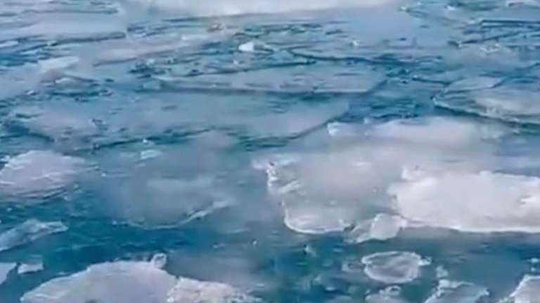 В районе Сарайского пляжа на Байкале обнаружена открытая вода