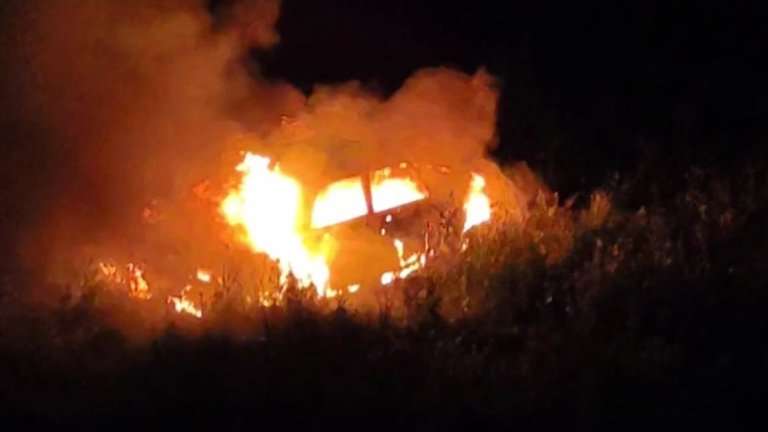 ВАЗ-2107 сгорел рядом с федеральной трассой в Усольском районе