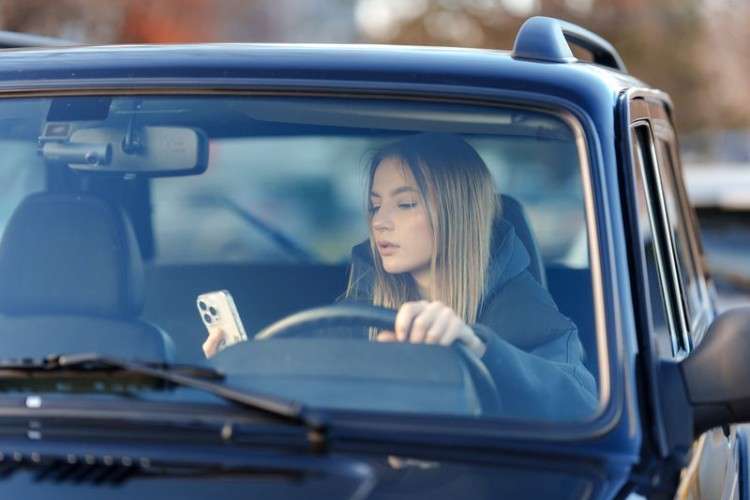 девушка за рулем