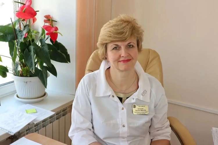 врач