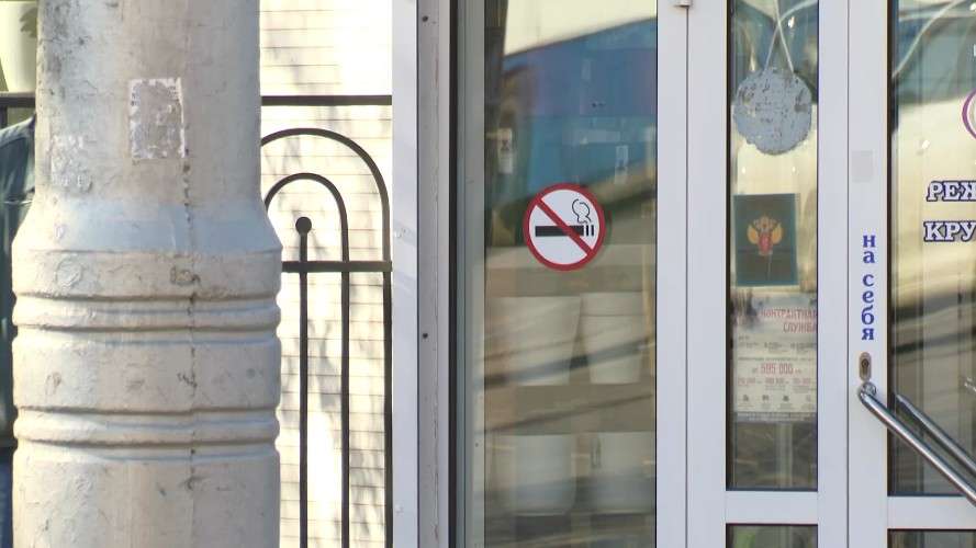 Вопреки закону многие в Иркутске курят в общественных местах