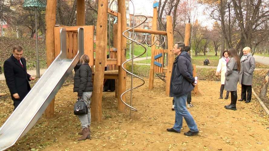Детский городок и спортплощадку скоро откроют на бульваре Постышева в Иркутске