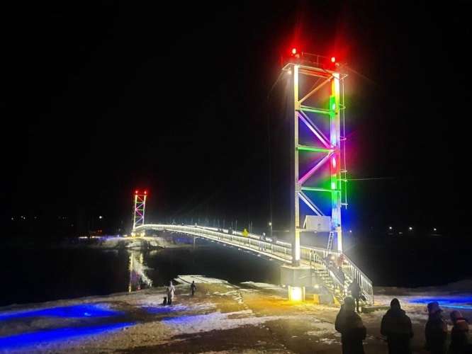 Мост через Лену засиял разноцветными огнями в Качугском районе