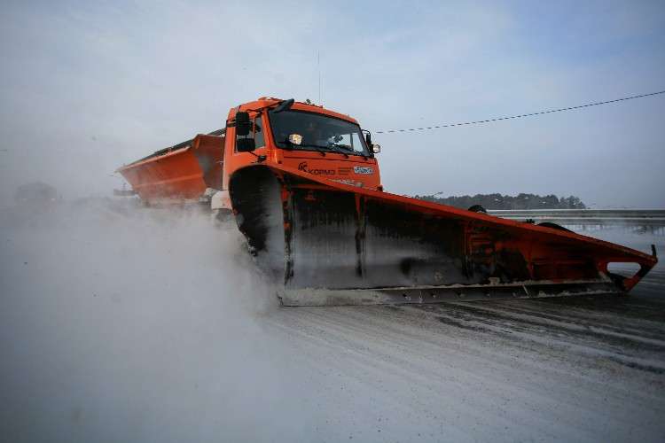 Движение большегрузов ограничено из-за снега на федеральных трассах Приангарья