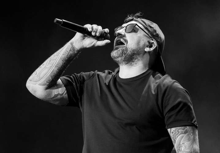 За отменённый концерт Басты сибирякам выплатят более 1 млн рублей