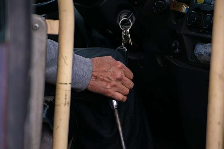 В Иркутске водитель автобуса отказался без оплаты везти школьника одну остановку