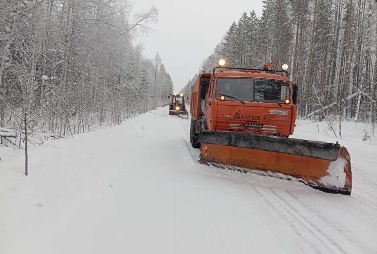 Очередной снегопад в Приангарье снова заставил дорожников работать в авральном режиме