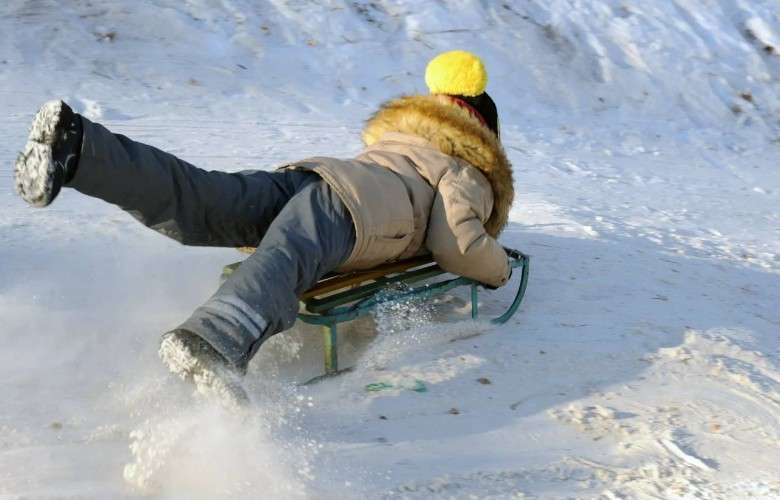 Четыре ребёнка пострадало на горках в Шелеховском районе с начала года