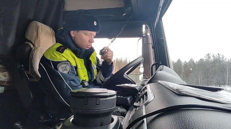 В Братске водителей большегрузов предупреждают о непогоде по рации