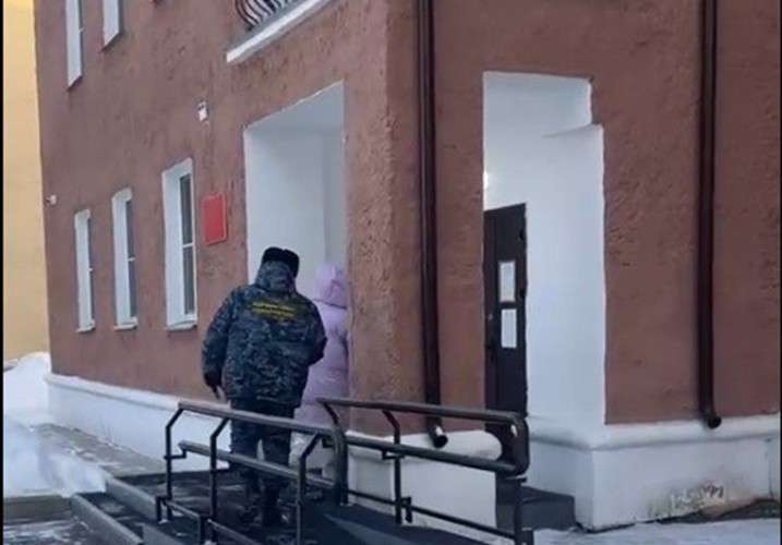 В Красноярске судебный пристав «вычислил» должницу по постам в телеграм-канале