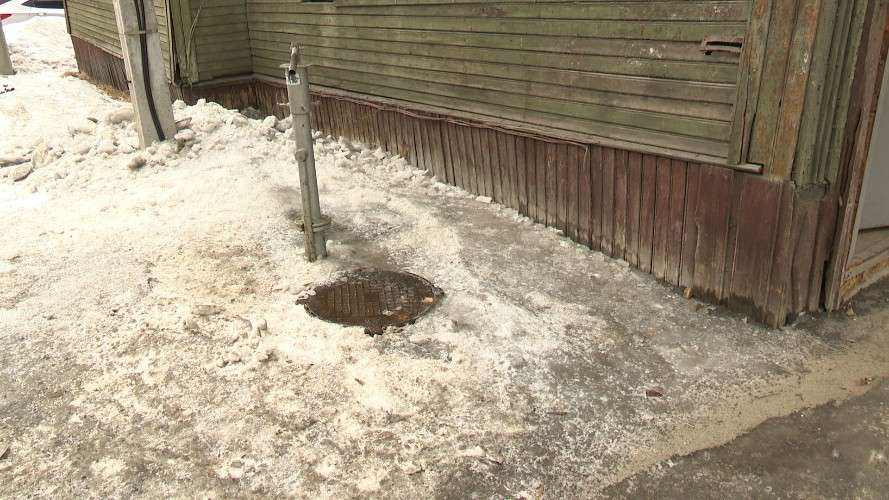 Уличные водоколонки создают немало трудностей жителям Иркутска