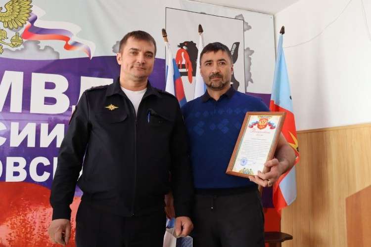 Пятилетняя девочка сорвалась с карниза второго этажа в Черемхове