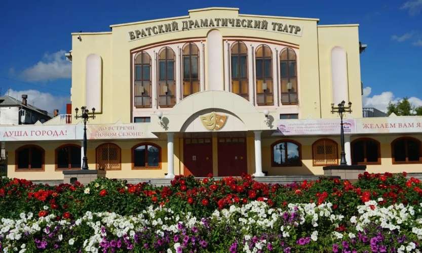 Здание Братского драмтеатра