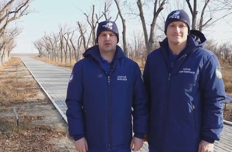 Космонавты