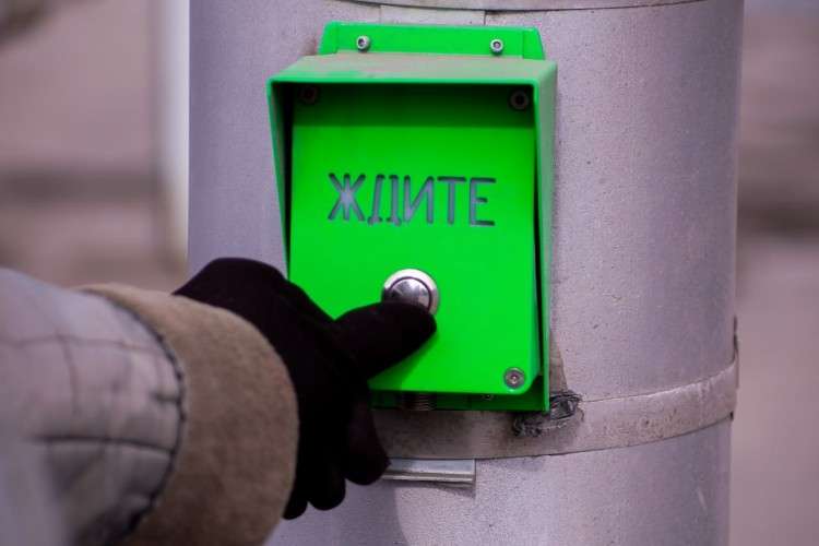 кнопка вызова на светофоре