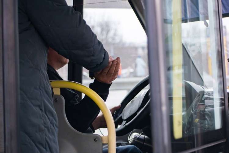 пассажир оплачивает проезд на выходе из транспорта