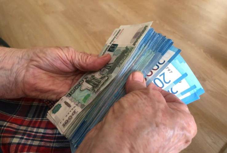 Деньги в руках