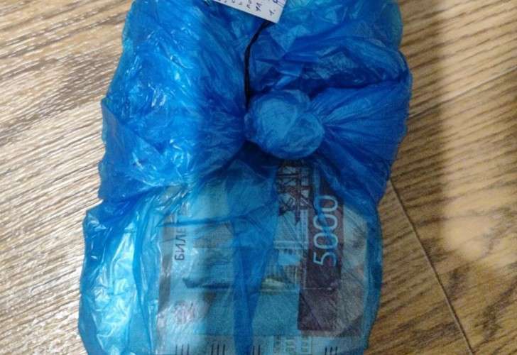 Деньги в пакете