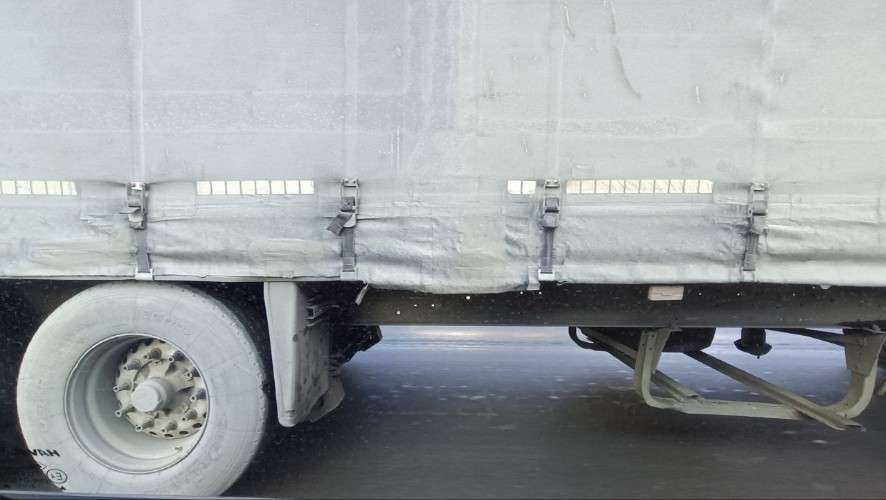 Грузовик с тентом