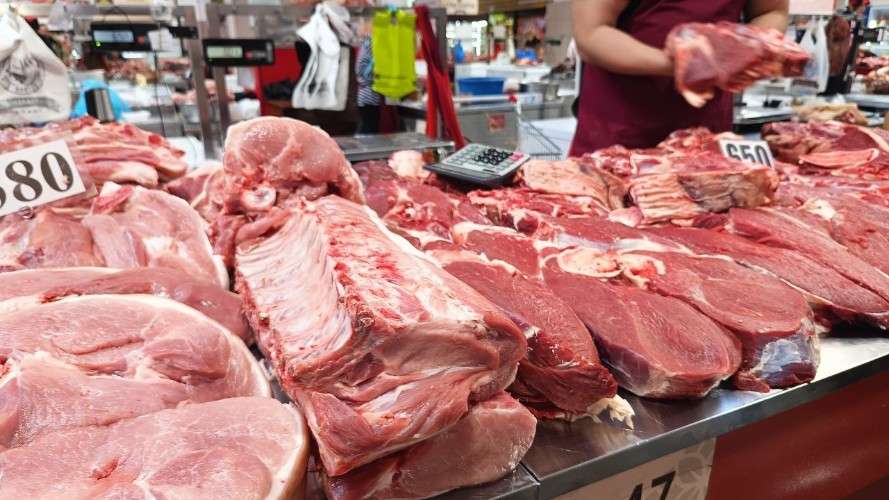 Мясо на прилавке