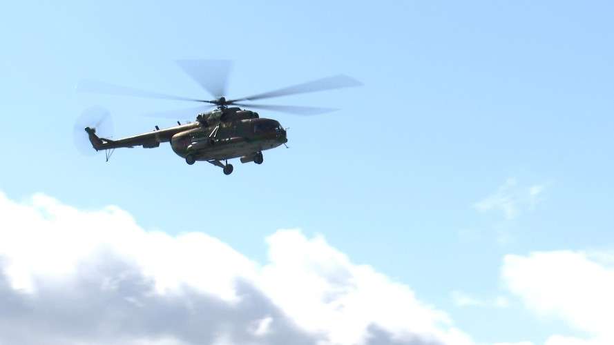 вертолёт в небе