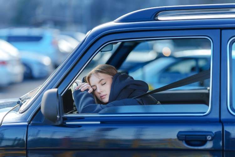 девушка, машина, сон, лень