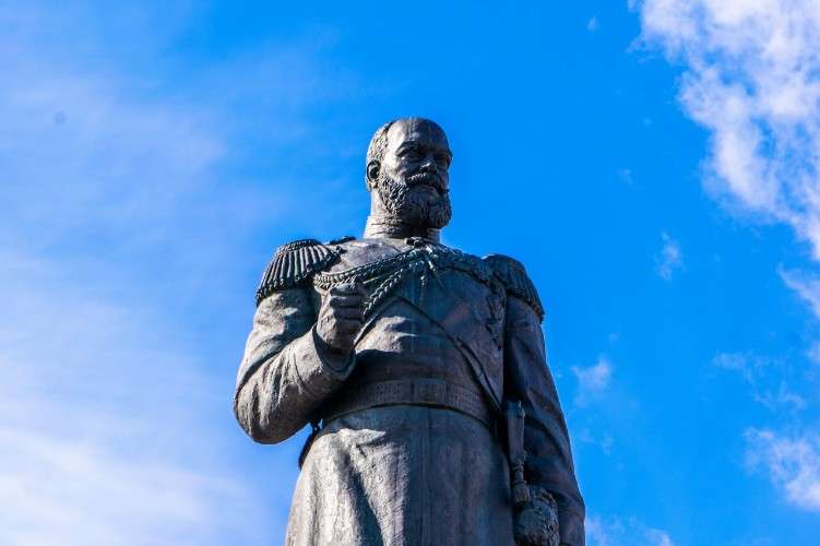 Памятник Александру III