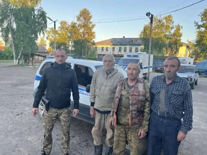 спасенные сборщики черемши