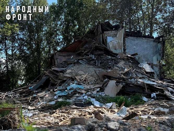 Обломки здания