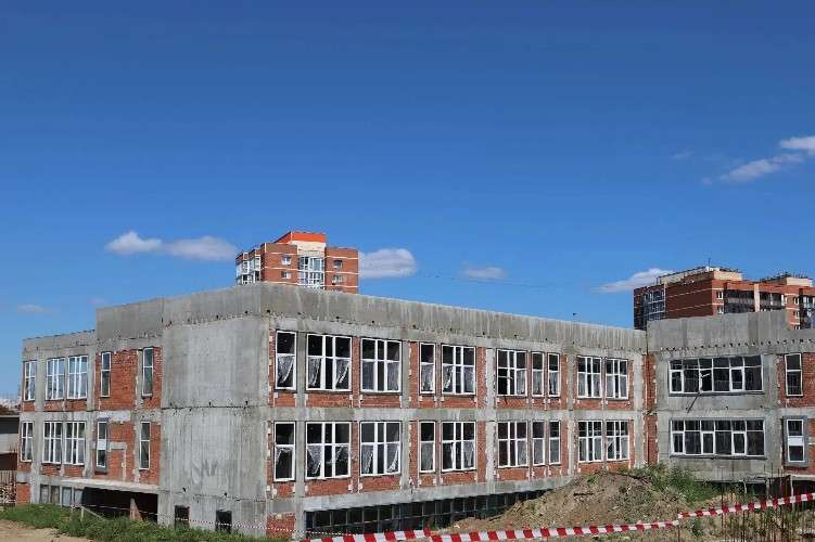 Недостроенная школа в микрорайоне Союз в Иркутске