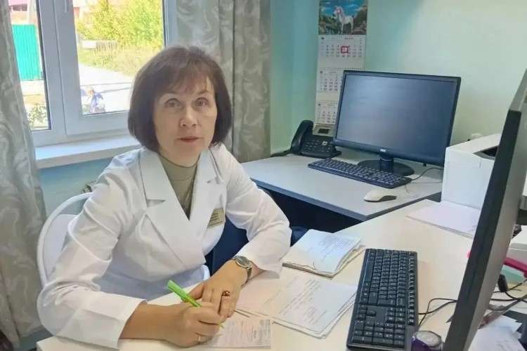 Врач Маргарита Горяшина за рабочим столом